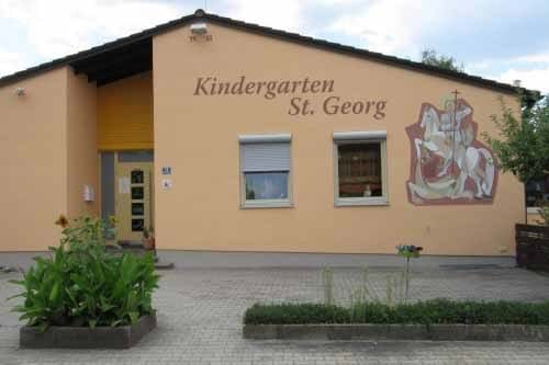 Anschrift:
Kath. Kindergarten "St. Georg"
Deuerlinger Str. 11 
93351 Painten
Telefon: 09499/654
E-Mail: stgeorg.kiga@freenet.de
Internet: www.kiga-stgeorg.de/
Öffnungszeiten
7.15 Uhr bis 14:00 Uhr